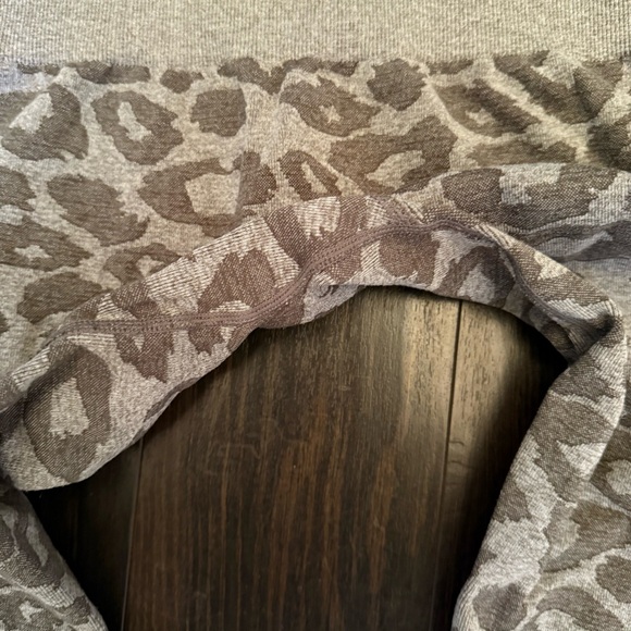 NVGTN Khaki Green Leopard Seamless Leggings - Picture 5 of 7